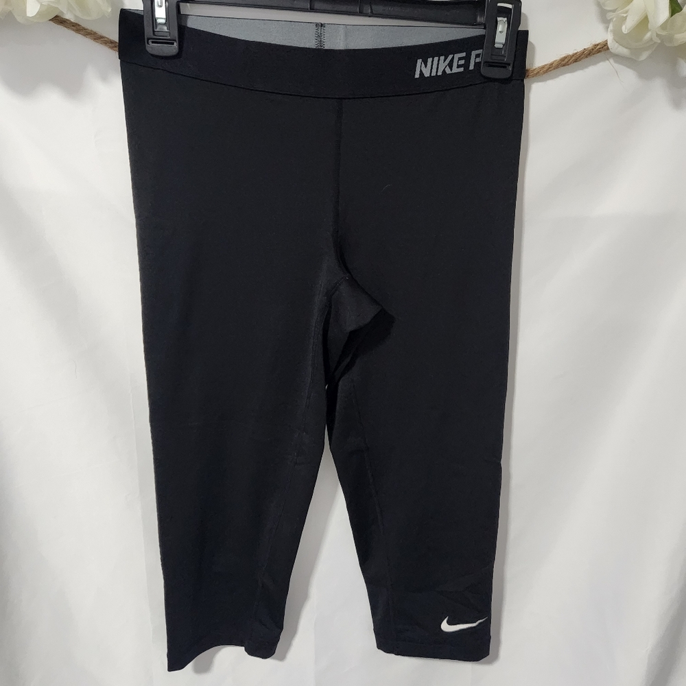 Nike Pro DriFit Leggings Adult Black Fitted Capri Yoga Medium